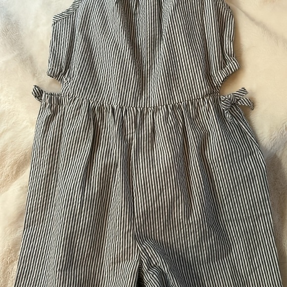 Carter’s sleeveless jumpsuit - Picture 2 of 5